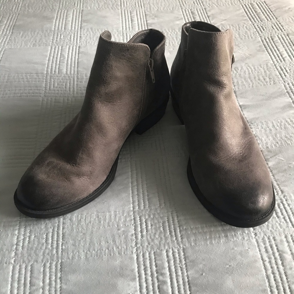 Madden girl boots- size 8!